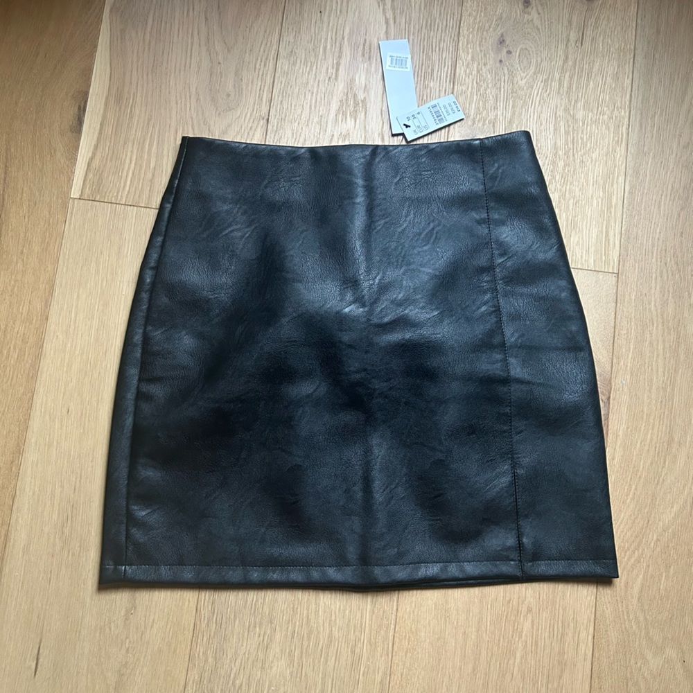 NWT Topshop leather style mini skirt with slit